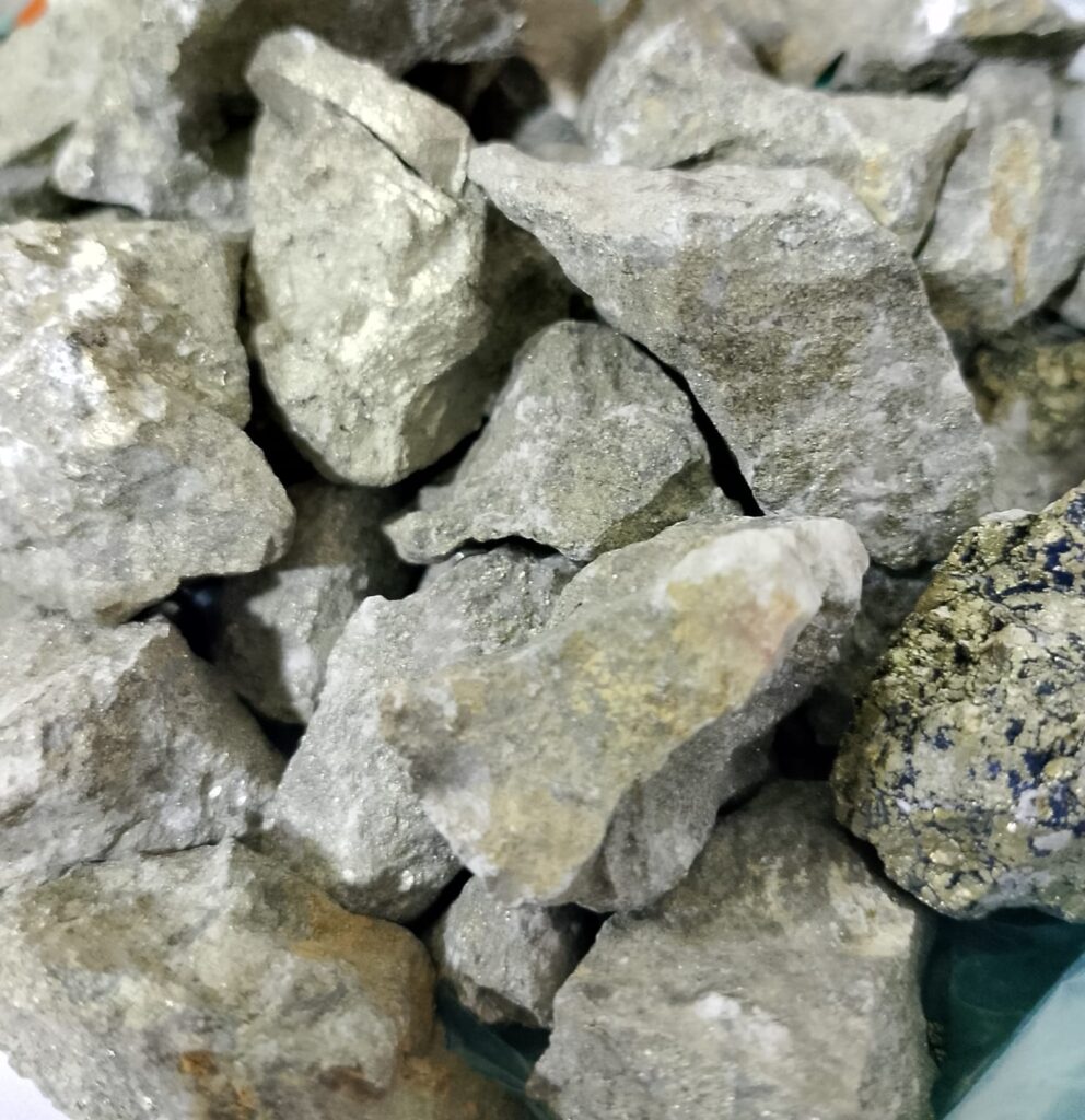 Copper ore is a major mineral extracted for industrial use globally, with two primary forms requiring different processing techniques to obtain pure copper metal. Pakistan, especially in regions like Balochistan, has significant reserves of copper ore, including one of the largest undeveloped copper deposits in the world.